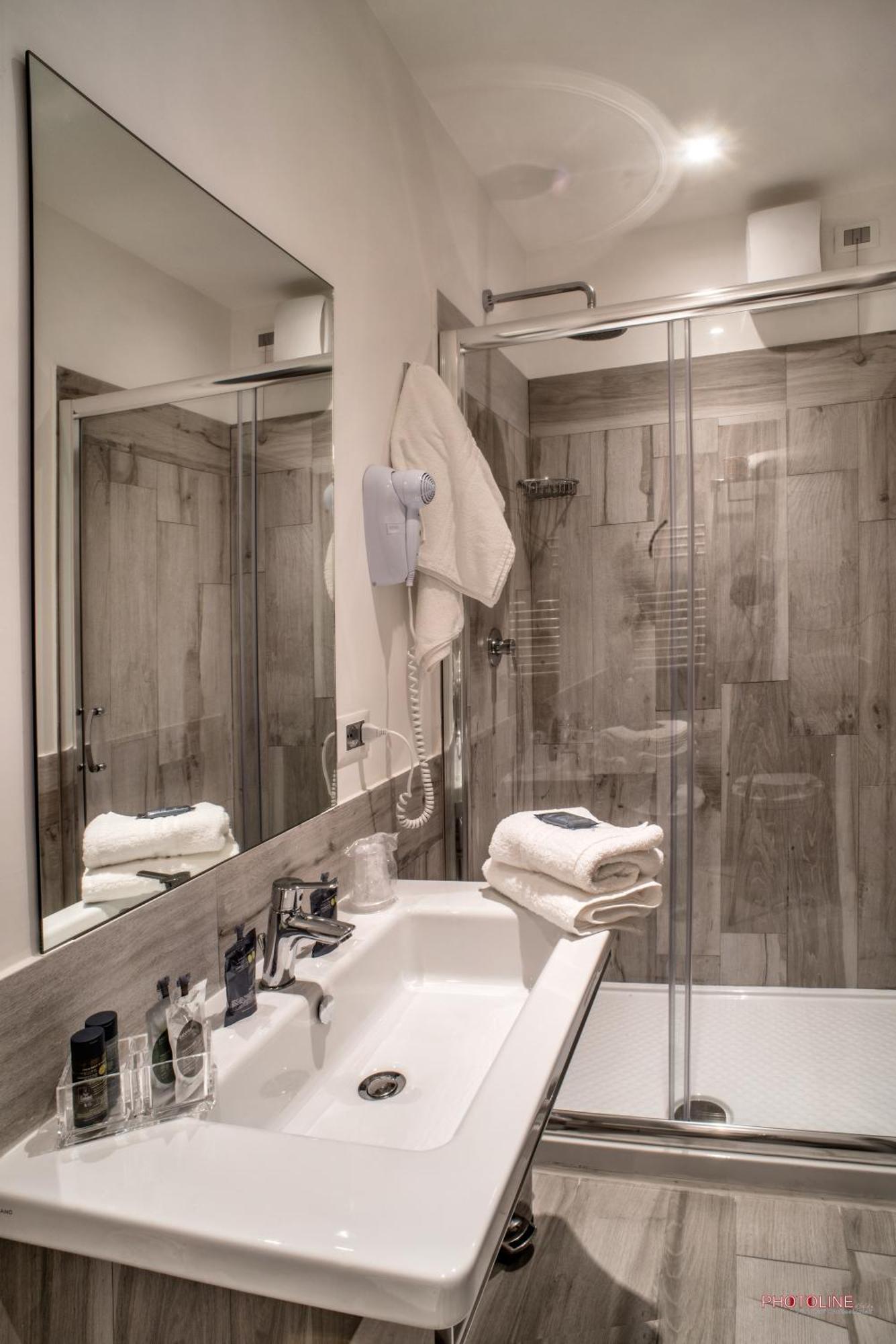 Double or Twin Room,693047682:JPEG