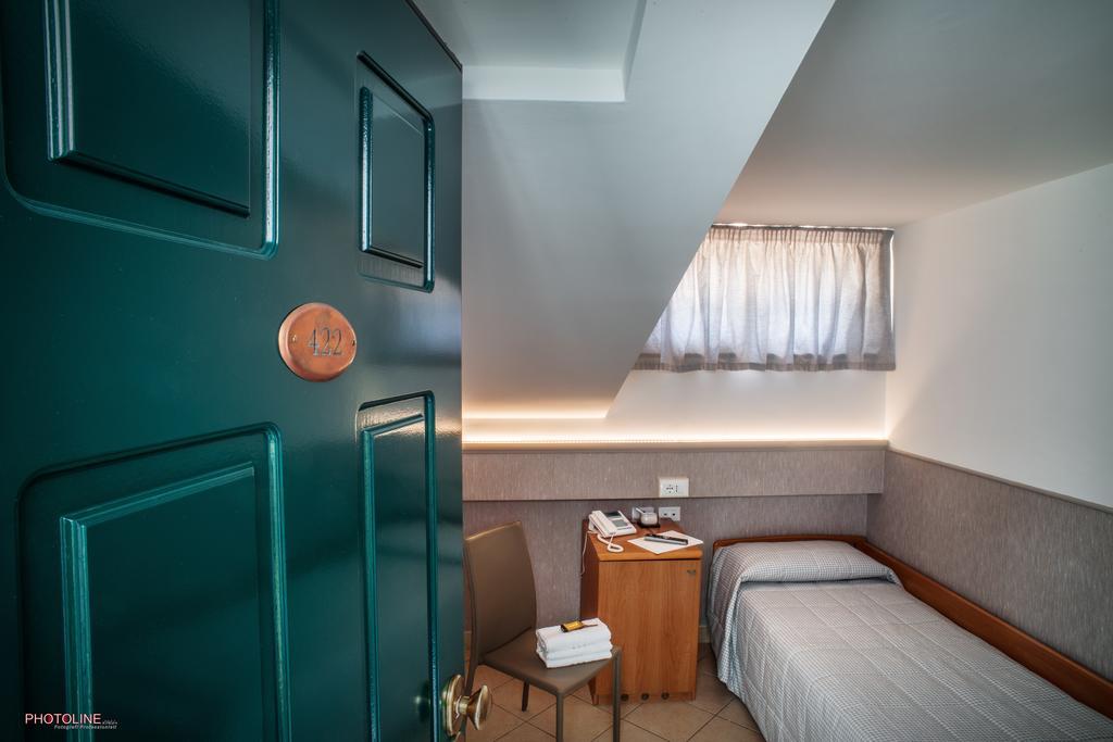 Single Room Attic,1056670831:JPEG